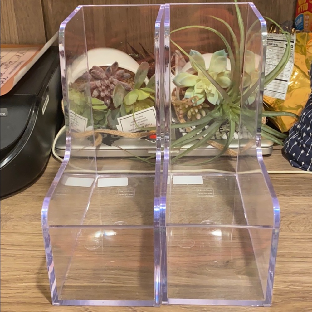 2 clear magazine holder
